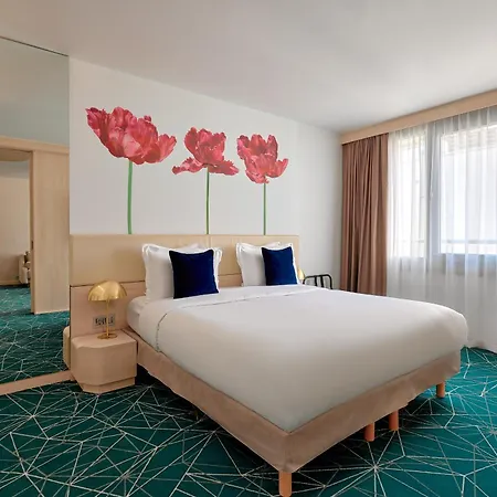 Hotel Golden Tulip Centrum 4*