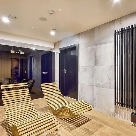 Отель Golden Tulip Centrum 4*